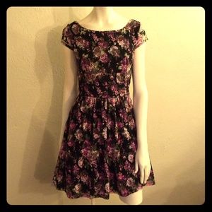 🔴😊B. Smart Black Floral Lace Sleeved Dress